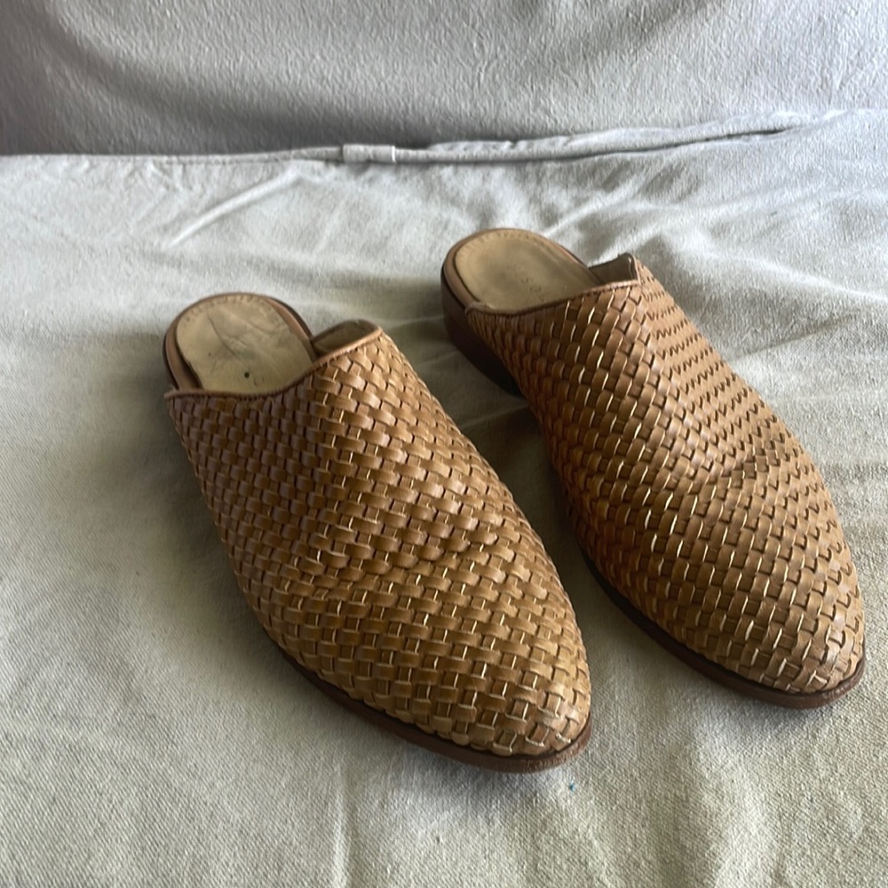Nisolo Ama woven mule